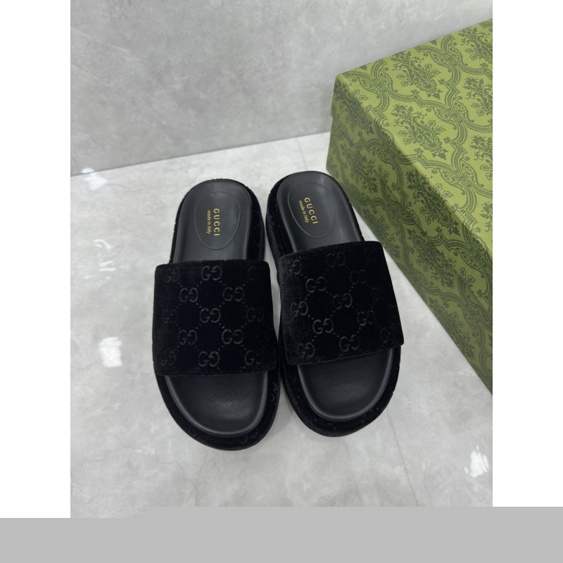 G*u*i slippers